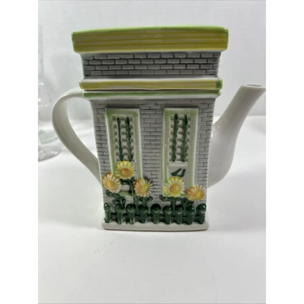 Vintage Tea Pot Cottage‎ Flower Shop Green Yellow